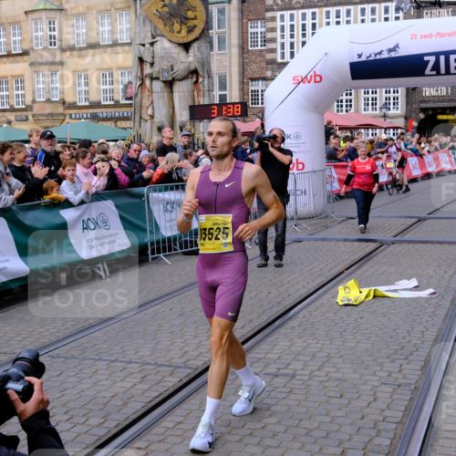 13.09.2026 - 21. swb-Marathon Bremen Tim E. http://msf.ph/oto/10297352 13.09.2026 10:26:56 Ziel 13525 meine-sportfotos.de