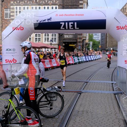 13.09.2026 - 21. swb-Marathon Bremen Tim E. http://msf.ph/oto/10297365 13.09.2026 10:27:22 Ziel 13627 meine-sportfotos.de