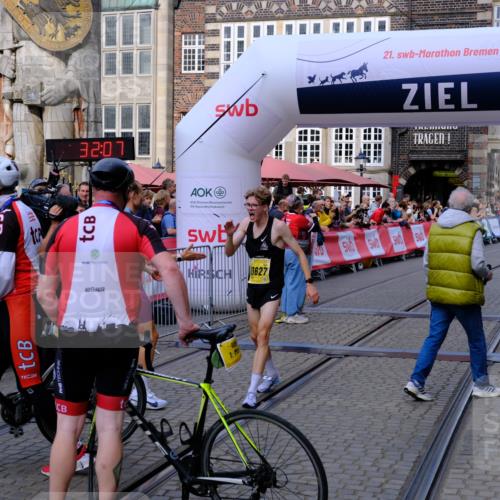13.09.2026 - 21. swb-Marathon Bremen Tim E. http://msf.ph/oto/10297400 13.09.2026 10:27:24 Ziel 13627 meine-sportfotos.de