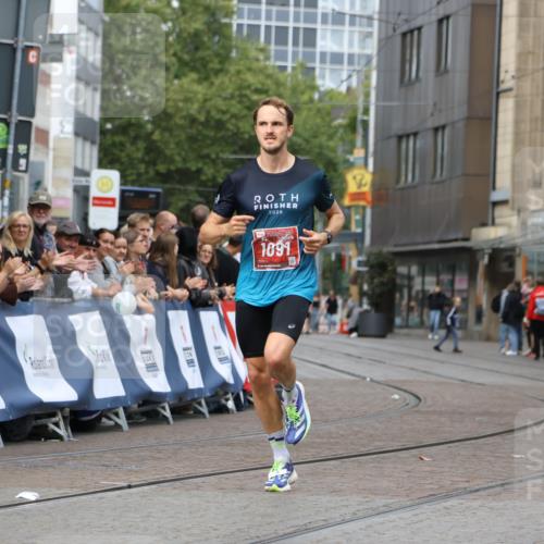 13.09.2026 - 21. swb-Marathon Bremen Strokosch-Dieckow http://msf.ph/oto/10297404 13.09.2026 12:25:01 Ziel 1091 meine-sportfotos.de