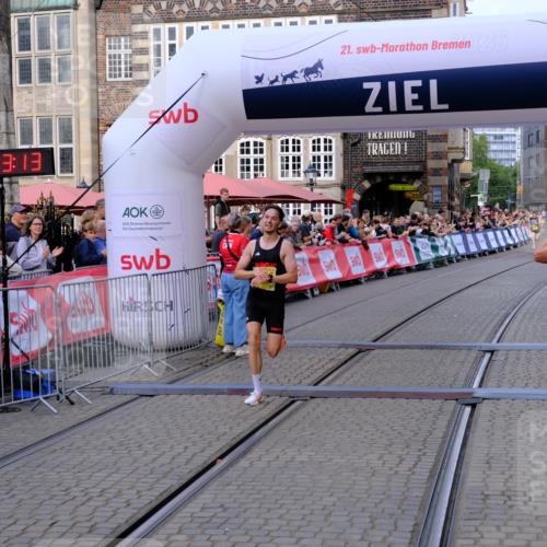 13.09.2026 - 21. swb-Marathon Bremen Tim E. http://msf.ph/oto/10297420 13.09.2026 10:28:30 Ziel 12272, 13501 meine-sportfotos.de