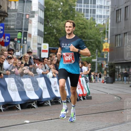 13.09.2026 - 21. swb-Marathon Bremen Strokosch-Dieckow http://msf.ph/oto/10297427 13.09.2026 12:25:01 Ziel 1091 meine-sportfotos.de