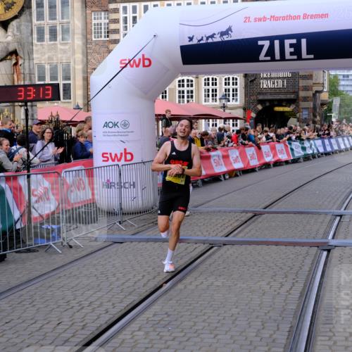 13.09.2026 - 21. swb-Marathon Bremen Tim E. http://msf.ph/oto/10297429 13.09.2026 10:28:31 Ziel 12272, 13501 meine-sportfotos.de