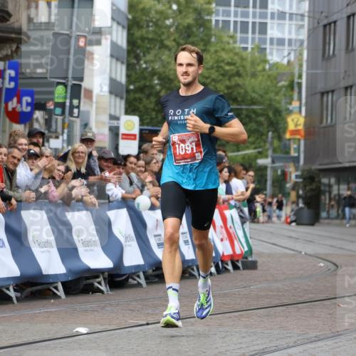 13.09.2026 - 21. swb-Marathon Bremen Strokosch-Dieckow http://msf.ph/oto/10297431 13.09.2026 12:25:01 Ziel 1091 meine-sportfotos.de