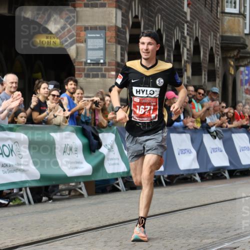 13.09.2026 - 21. swb-Marathon Bremen Strokosch-Dieckow http://msf.ph/oto/10297439 13.09.2026 12:26:18 Ziel 1671 meine-sportfotos.de
