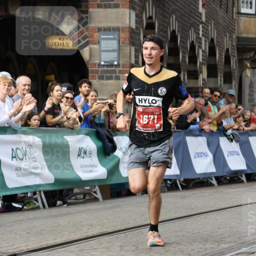 13.09.2026 - 21. swb-Marathon Bremen Strokosch-Dieckow http://msf.ph/oto/10297443 13.09.2026 12:26:18 Ziel 1671 meine-sportfotos.de