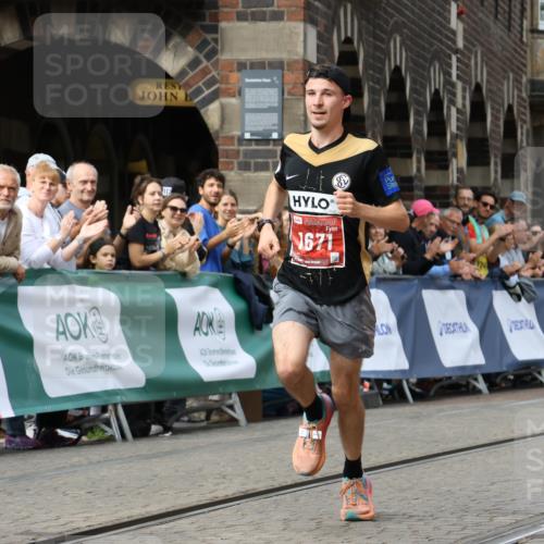 13.09.2026 - 21. swb-Marathon Bremen Strokosch-Dieckow http://msf.ph/oto/10297446 13.09.2026 12:26:18 Ziel 1671 meine-sportfotos.de