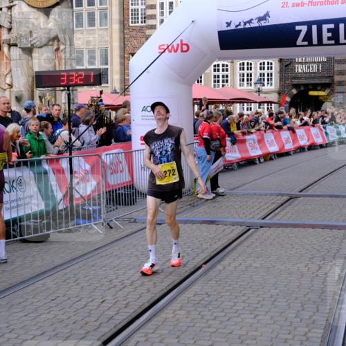 13.09.2026 - 21. swb-Marathon Bremen Tim E. http://msf.ph/oto/10297449 13.09.2026 10:28:39 Ziel 12272, 13501, 13547, 13635 meine-sportfotos.de