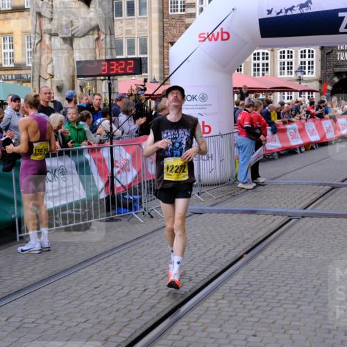 13.09.2026 - 21. swb-Marathon Bremen Tim E. http://msf.ph/oto/10297463 13.09.2026 10:28:39 Ziel 12272, 13501, 13547, 13635 meine-sportfotos.de