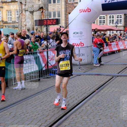13.09.2026 - 21. swb-Marathon Bremen Tim E. http://msf.ph/oto/10297471 13.09.2026 10:28:40 Ziel 12272, 13501, 13547, 13635 meine-sportfotos.de