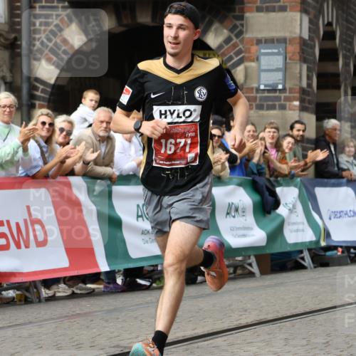 13.09.2026 - 21. swb-Marathon Bremen Strokosch-Dieckow http://msf.ph/oto/10297472 13.09.2026 12:26:19 Ziel 1671 meine-sportfotos.de