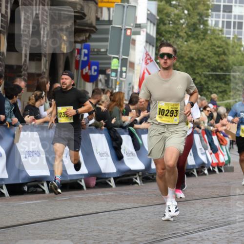 13.09.2026 - 21. swb-Marathon Bremen Strokosch-Dieckow http://msf.ph/oto/10297480 13.09.2026 10:49:08 Ziel 10815, 10917, 11372, 11885, 12204, 13512, 13555, 10294, 10514, 10655, 11316, 11567, 11621, 11896, 11984, 12149, 12376, 13577 meine-sportfotos.de