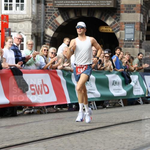 13.09.2026 - 21. swb-Marathon Bremen Strokosch-Dieckow http://msf.ph/oto/10297507 13.09.2026 12:27:24 Ziel 692 meine-sportfotos.de
