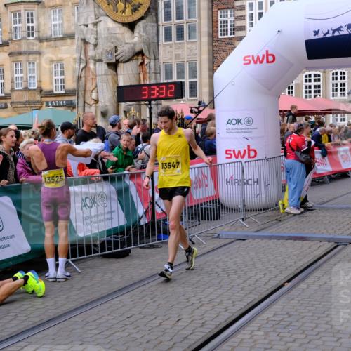 13.09.2026 - 21. swb-Marathon Bremen Tim E. http://msf.ph/oto/10297509 13.09.2026 10:28:49 Ziel 12272, 13515, 13547, 13567, 13635 meine-sportfotos.de