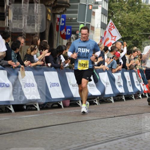 13.09.2026 - 21. swb-Marathon Bremen Strokosch-Dieckow http://msf.ph/oto/10297522 13.09.2026 10:49:10 Ziel 10253, 10293, 10815, 11885, 12027, 12204, 13512, 13555, 10294, 10514, 10655, 10846, 11567, 11621, 11896, 11984, 12376, 13577 meine-sportfotos.de