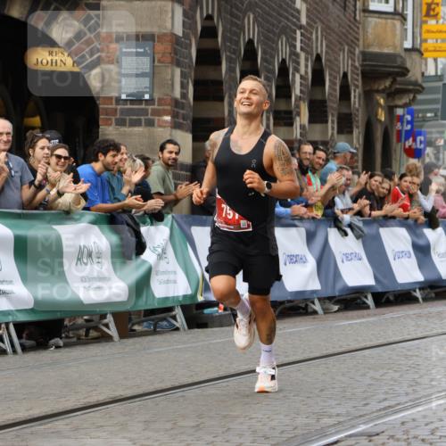 13.09.2026 - 21. swb-Marathon Bremen Strokosch-Dieckow http://msf.ph/oto/10297529 13.09.2026 12:28:38 Ziel 443, 614, 751 meine-sportfotos.de