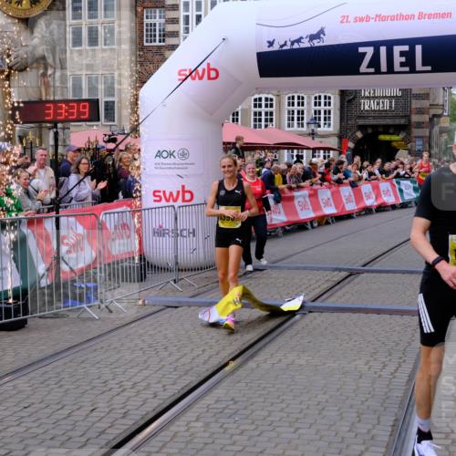13.09.2026 - 21. swb-Marathon Bremen Tim E. http://msf.ph/oto/10297543 13.09.2026 10:28:57 Ziel 13515, 13547, 13567, 13593, 13624 meine-sportfotos.de