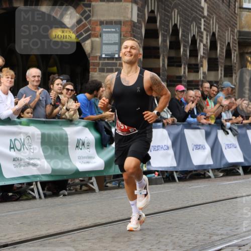 13.09.2026 - 21. swb-Marathon Bremen Strokosch-Dieckow http://msf.ph/oto/10297548 13.09.2026 12:28:38 Ziel 443, 614, 751 meine-sportfotos.de