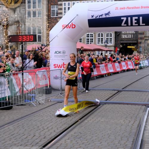 13.09.2026 - 21. swb-Marathon Bremen Tim E. http://msf.ph/oto/10297553 13.09.2026 10:28:57 Ziel 13515, 13547, 13567, 13593, 13624 meine-sportfotos.de