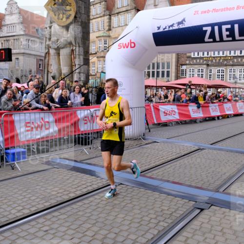 13.09.2026 - 21. swb-Marathon Bremen Tim E. http://msf.ph/oto/10297591 13.09.2026 10:29:45 Ziel 11234, 13517, 13542, 13557 meine-sportfotos.de