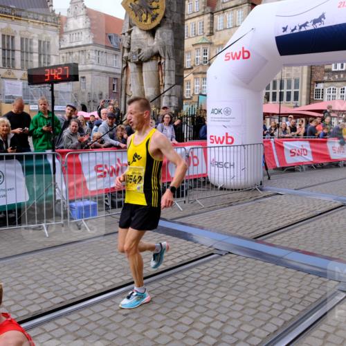 13.09.2026 - 21. swb-Marathon Bremen Tim E. http://msf.ph/oto/10297598 13.09.2026 10:29:45 Ziel 11234, 13517, 13542, 13557 meine-sportfotos.de