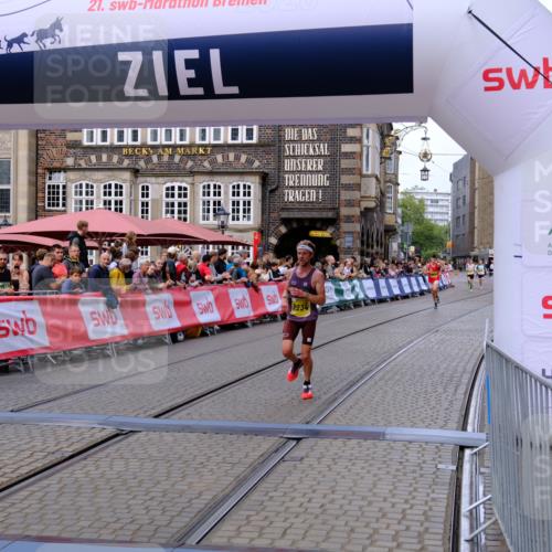 13.09.2026 - 21. swb-Marathon Bremen Tim E. http://msf.ph/oto/10297602 13.09.2026 10:29:51 Ziel 11234, 13510, 13517, 13542, 13557, 13579, 13623 meine-sportfotos.de