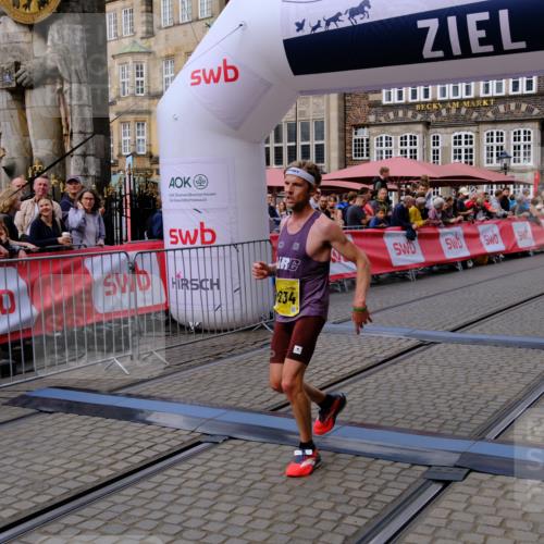 13.09.2026 - 21. swb-Marathon Bremen Tim E. http://msf.ph/oto/10297630 13.09.2026 10:29:53 Ziel 11234, 13510, 13542, 13579, 13623 meine-sportfotos.de