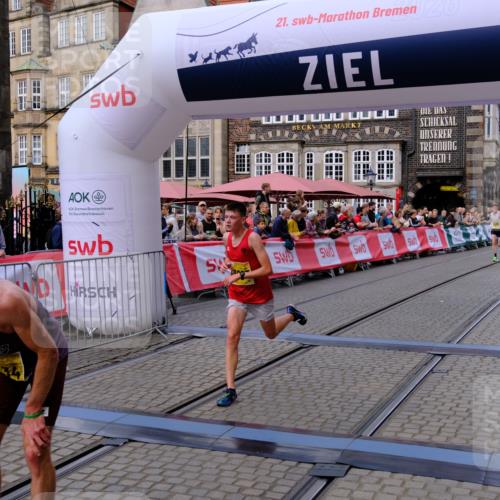 13.09.2026 - 21. swb-Marathon Bremen Tim E. http://msf.ph/oto/10297638 13.09.2026 10:29:56 Ziel 11234, 13510, 13579, 13623 meine-sportfotos.de