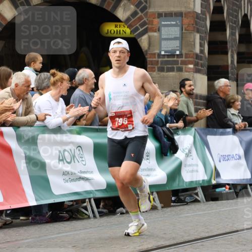 13.09.2026 - 21. swb-Marathon Bremen Strokosch-Dieckow http://msf.ph/oto/10297654 13.09.2026 12:29:23 Ziel 317, 608, 796, 1046, 821 meine-sportfotos.de