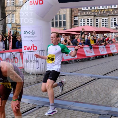 13.09.2026 - 21. swb-Marathon Bremen Tim E. http://msf.ph/oto/10297659 13.09.2026 10:29:59 Ziel 11234, 13510, 13579, 13623 meine-sportfotos.de