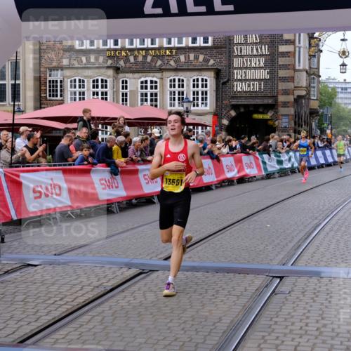 13.09.2026 - 21. swb-Marathon Bremen Tim E. http://msf.ph/oto/10297674 13.09.2026 10:30:29 Ziel 13522, 13561, 13569, 13576 meine-sportfotos.de