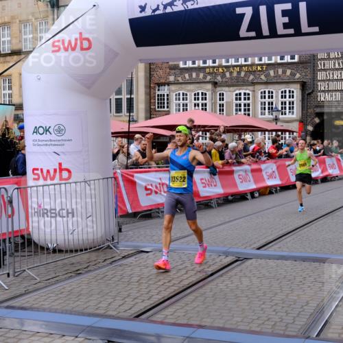 13.09.2026 - 21. swb-Marathon Bremen Tim E. http://msf.ph/oto/10297710 13.09.2026 10:30:33 Ziel 13522, 13561, 13569, 13576 meine-sportfotos.de