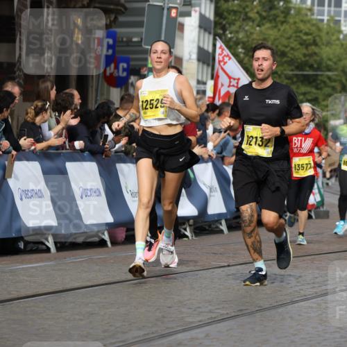 13.09.2026 - 21. swb-Marathon Bremen Strokosch-Dieckow http://msf.ph/oto/10297713 13.09.2026 10:49:16 Ziel 10253, 10293, 10566, 11885, 11891, 12027, 12204, 12350, 13512, 13555, 10739, 10835, 10846, 10910, 11092, 11191, 11621, 11635, 12376 meine-sportfotos.de
