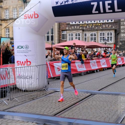 13.09.2026 - 21. swb-Marathon Bremen Tim E. http://msf.ph/oto/10297715 13.09.2026 10:30:33 Ziel 13522, 13561, 13569, 13576 meine-sportfotos.de