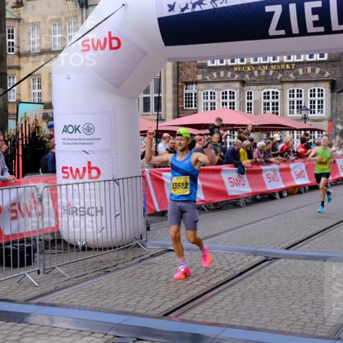 13.09.2026 - 21. swb-Marathon Bremen Tim E. http://msf.ph/oto/10297718 13.09.2026 10:30:33 Ziel 13522, 13561, 13569, 13576 meine-sportfotos.de