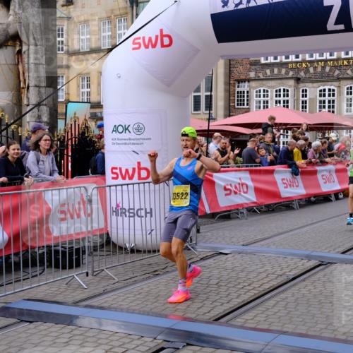 13.09.2026 - 21. swb-Marathon Bremen Tim E. http://msf.ph/oto/10297728 13.09.2026 10:30:34 Ziel 13522, 13561, 13569, 13576 meine-sportfotos.de