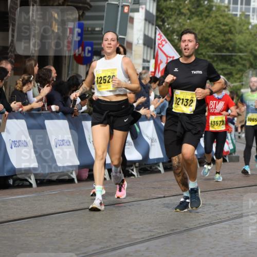 13.09.2026 - 21. swb-Marathon Bremen Strokosch-Dieckow http://msf.ph/oto/10297733 13.09.2026 10:49:16 Ziel 10253, 10293, 10566, 11885, 11891, 12027, 12204, 12350, 13512, 13555, 10739, 10835, 10846, 10910, 11092, 11191, 11621, 11635, 12376 meine-sportfotos.de