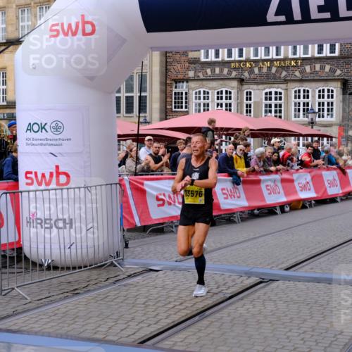 13.09.2026 - 21. swb-Marathon Bremen Tim E. http://msf.ph/oto/10297748 13.09.2026 10:30:37 Ziel 13522, 13561, 13569, 13576 meine-sportfotos.de