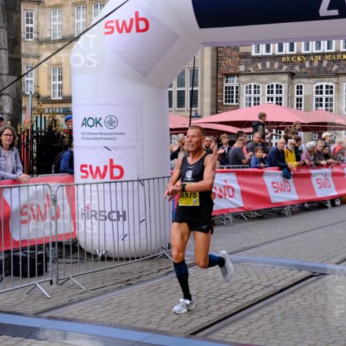 13.09.2026 - 21. swb-Marathon Bremen Tim E. http://msf.ph/oto/10297757 13.09.2026 10:30:38 Ziel 13522, 13561, 13569, 13576 meine-sportfotos.de