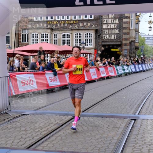 13.09.2026 - 21. swb-Marathon Bremen Tim E. http://msf.ph/oto/10297789 13.09.2026 10:30:56 Ziel 12458, 13603 meine-sportfotos.de