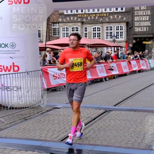 13.09.2026 - 21. swb-Marathon Bremen Tim E. http://msf.ph/oto/10297801 13.09.2026 10:30:57 Ziel 12458, 13603 meine-sportfotos.de