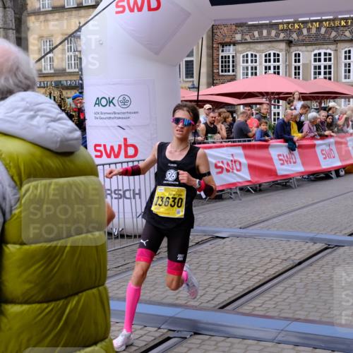 13.09.2026 - 21. swb-Marathon Bremen Tim E. http://msf.ph/oto/10297842 13.09.2026 10:31:16 Ziel 13537, 13554, 13572, 13602, 13630 meine-sportfotos.de