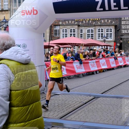 13.09.2026 - 21. swb-Marathon Bremen Tim E. http://msf.ph/oto/10297848 13.09.2026 10:31:21 Ziel 13554, 13572, 13602, 13630 meine-sportfotos.de