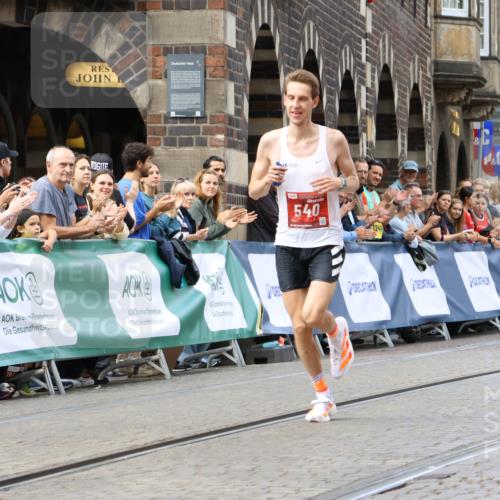 13.09.2026 - 21. swb-Marathon Bremen Strokosch-Dieckow http://msf.ph/oto/10297860 13.09.2026 12:32:49 Ziel 540, 822 meine-sportfotos.de
