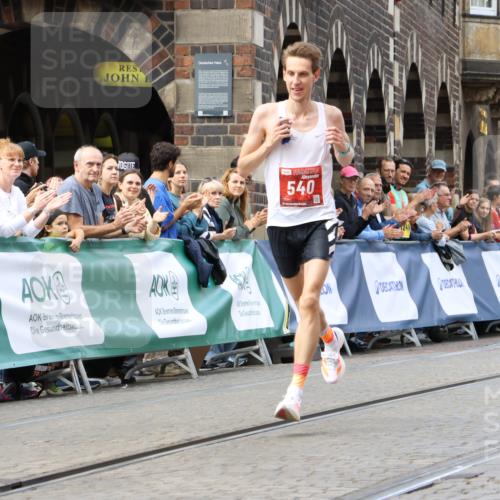 13.09.2026 - 21. swb-Marathon Bremen Strokosch-Dieckow http://msf.ph/oto/10297868 13.09.2026 12:32:49 Ziel 540, 822 meine-sportfotos.de