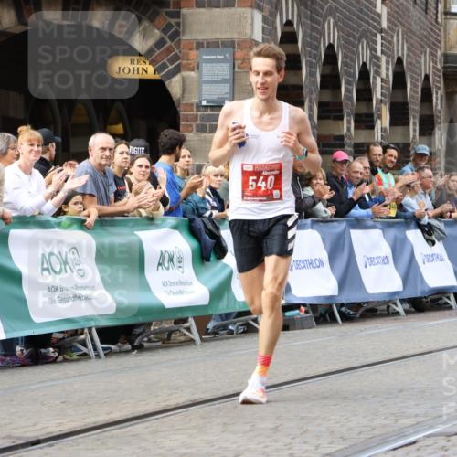 13.09.2026 - 21. swb-Marathon Bremen Strokosch-Dieckow http://msf.ph/oto/10297877 13.09.2026 12:32:49 Ziel 540, 822 meine-sportfotos.de