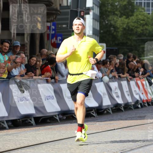 13.09.2026 - 21. swb-Marathon Bremen Strokosch-Dieckow http://msf.ph/oto/10297898 13.09.2026 12:33:15 Ziel 822 meine-sportfotos.de