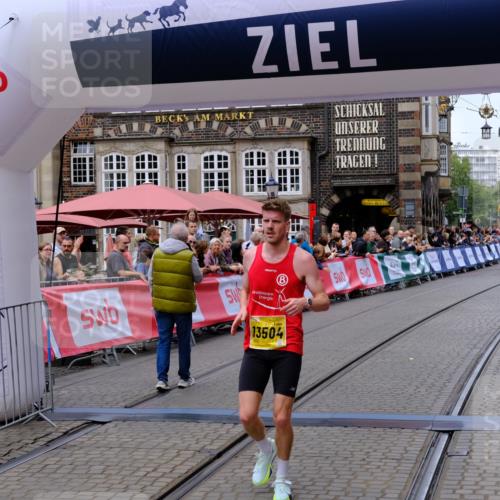 13.09.2026 - 21. swb-Marathon Bremen Tim E. http://msf.ph/oto/10297905 13.09.2026 10:31:51 Ziel 13504, 13643 meine-sportfotos.de