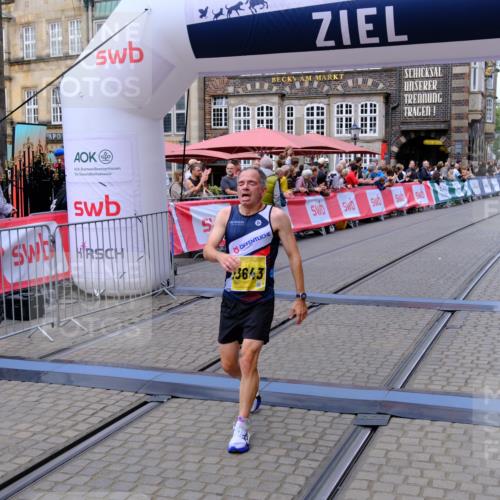 13.09.2026 - 21. swb-Marathon Bremen Tim E. http://msf.ph/oto/10297908 13.09.2026 10:32:02 Ziel 12457, 13533, 13536, 13573, 13618, 13643 meine-sportfotos.de