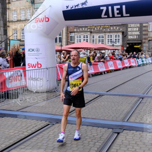 13.09.2026 - 21. swb-Marathon Bremen Tim E. http://msf.ph/oto/10297912 13.09.2026 10:32:02 Ziel 12457, 13533, 13536, 13573, 13618, 13643 meine-sportfotos.de
